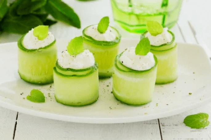 Ang mga rolyo sa pipino sa hugna sa pag-atake