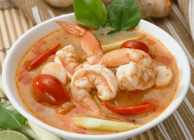 Sabaw tom yam nga adunay hipon