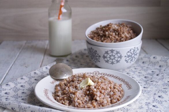buckwheat porridge nga adunay mantekilya